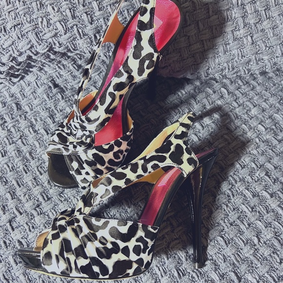 Betsy Johnson Size 7 Vera Cuoio Animal Print Heels - Picture 2 of 5